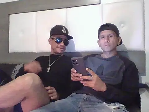 Snapshot of oiram27 chatting on 11/23/25, 07:30 oiram27 online show from 11/23/25, 07:30