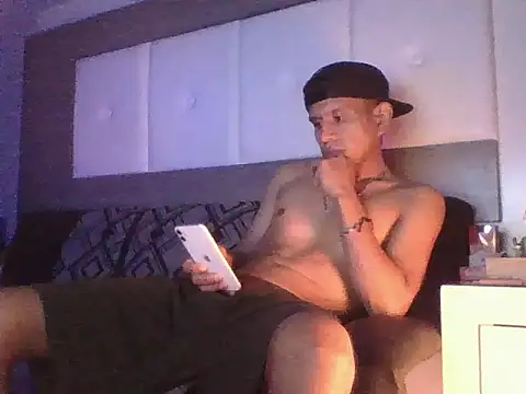 Snapshot of oiram27 chatting on 11/29/25, 06:49 oiram27 online show from 11/29/25, 06:49