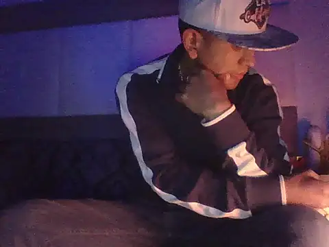 Snapshot of oiram27 chatting on 12/03/25, 05:15 oiram27 online show from 12/03/25, 05:15