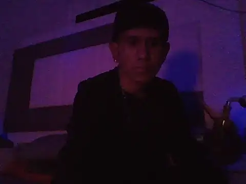 Snapshot of oiram27 chatting on 12/21/25, 01:46 oiram27 online show from 12/21/25, 01:46