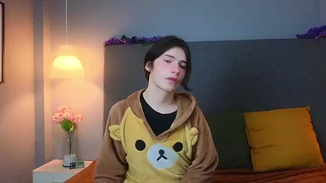 Angel shiny online show from 01/12/25, 12:44