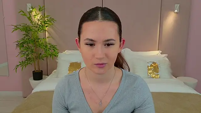 milaleoneli online show from 03/02/25, 12:32