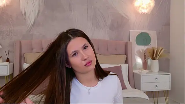 Snapshot of milaleoneli chatting on 04/24/26, 02:52 milaleoneli online show from 04/24/26, 02:52