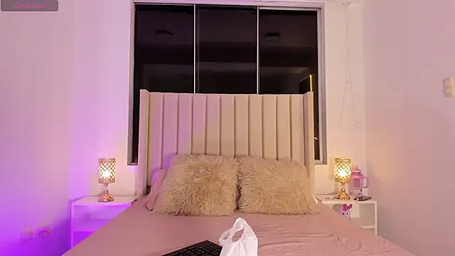 Snapshot of Aliison_Smith chatting on 11/08/25, 04:34 Aliison Smith online show from 11/08/25, 04:34