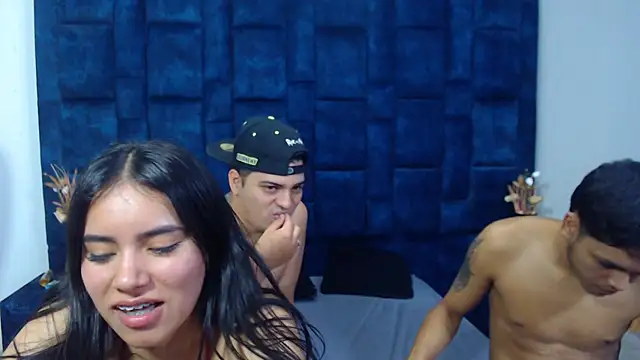 Snapshot of Group_Lustt chatting on 12/15/25, 04:00 Group Lustt online show from 12/15/25, 04:00