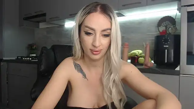 queenzoora online show from 05/21/26, 10:06