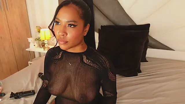 Snapshot of IzzyyBeelmonth chatting on 12/23/24, 04:44 IzzyyBeelmonth online show from 12/23/24, 04:44