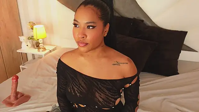 Snapshot of IzzyyBeelmonth chatting on 12/29/24, 01:45 IzzyyBeelmonth online show from 12/29/24, 01:45