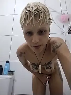 Snapshot of Luci_foxx chatting on 03/10/26, 12:04 Luci foxx online show from 03/10/26, 12:04