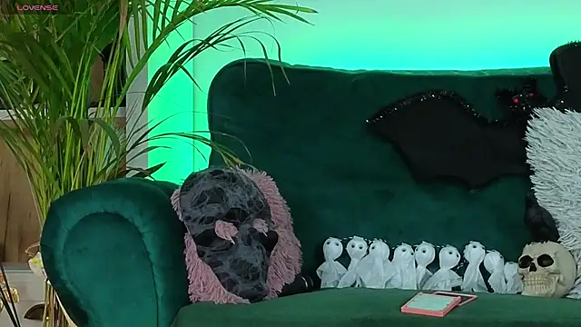 AveryWillow online show from 10/27/25, 04:49