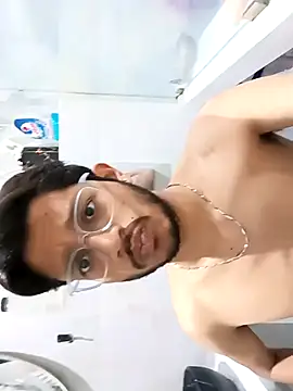 Snapshot of skinnyyyyyyyyy chatting on 02/14/25, 03:43 skinnyyyyyyyyy online show from 02/14/25, 03:43