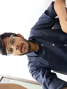 Snapshot of skinnyyyyyyyyy chatting on 02/15/25, 10:33 skinnyyyyyyyyy online show from 02/15/25, 10:33