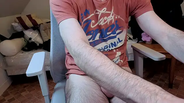 Snapshot of SteveStiffbone chatting on 01/19/26, 02:32 SteveStiffbone online show from 01/19/26, 02:32