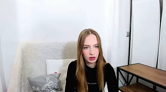 Snapshot of LilaGold chatting on 12/06/24, 07:34 LilaGold online show from 12/06/24, 07:34