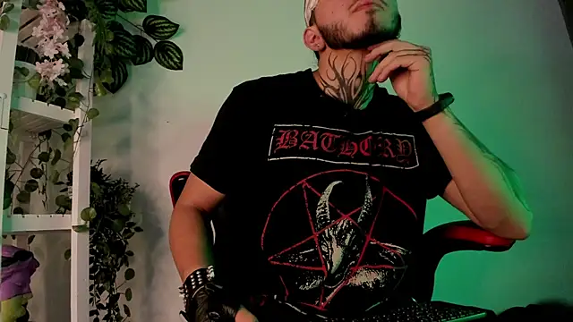 Snapshot of the_beast_master_ chatting on 01/09/25, 11:47 the beast master  online show from 01/09/25, 11:47