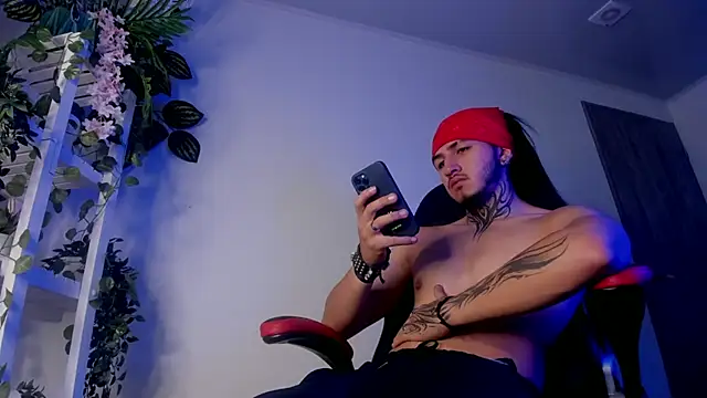 Snapshot of the_beast_master_ chatting on 01/28/25, 12:32 the beast master  online show from 01/28/25, 12:32