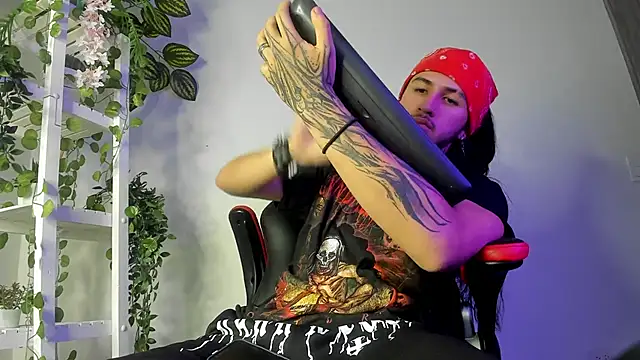 Snapshot of the_beast_master_ chatting on 01/31/25, 12:18 the beast master  online show from 01/31/25, 12:18