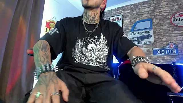 Snapshot of the_beast_master_ chatting on 02/04/25, 12:33 the beast master  online show from 02/04/25, 12:33