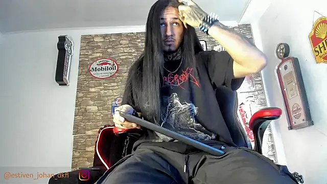 Snapshot of the_beast_master_ chatting on 02/05/25, 12:27 the beast master  online show from 02/05/25, 12:27