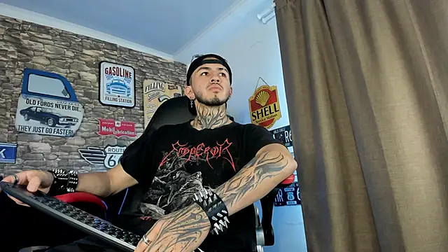 Snapshot of the_beast_master_ chatting on 02/06/25, 12:16 the beast master  online show from 02/06/25, 12:16