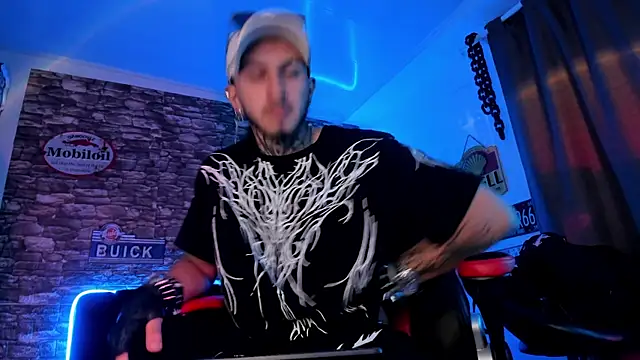 Snapshot of the_beast_master_ chatting on 02/16/25, 01:47 the beast master  online show from 02/16/25, 01:47