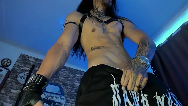 Snapshot of the_beast_master_ chatting on 03/01/25, 04:33 the beast master  online show from 03/01/25, 04:33