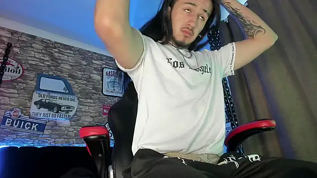 Snapshot of the_beast_master_ chatting on 03/07/25, 12:34 the beast master  online show from 03/07/25, 12:34