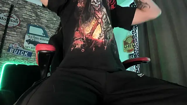 Snapshot of the_beast_master_ chatting on 03/11/25, 12:17 the beast master  online show from 03/11/25, 12:17