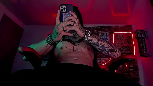 Snapshot of the_beast_master_ chatting on 09/08/25, 11:26 the beast master  online show from 09/08/25, 11:26