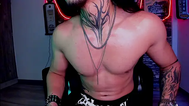 Snapshot of the_beast_master_ chatting on 09/18/25, 09:06 the beast master  online show from 09/18/25, 09:06