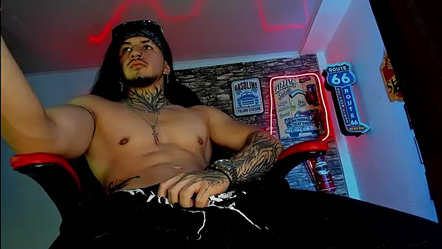 Snapshot of the_beast_master_ chatting on 09/20/25, 07:59 the beast master  online show from 09/20/25, 07:59