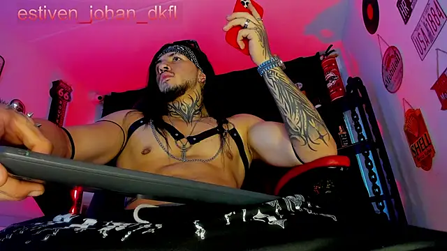 Snapshot of the_beast_master_ chatting on 10/13/25, 09:48 the beast master  online show from 10/13/25, 09:48