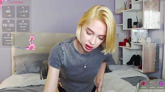 Snapshot of White_Lioness chatting on 10/21/25, 03:13 White Lioness online show from 10/21/25, 03:13