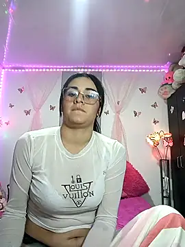 Snapshot of Hanna_Kinsley chatting on 12/13/24, 04:33 Hanna Kinsley online show from 12/13/24, 04:33