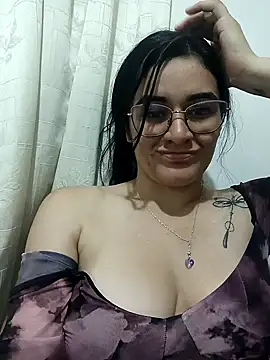 Snapshot of Hanna_Kinsley chatting on 01/03/25, 02:43 Hanna Kinsley online show from 01/03/25, 02:43