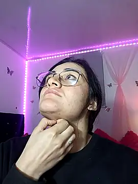 Snapshot of Hanna_Kinsley chatting on 01/04/25, 06:30 Hanna Kinsley online show from 01/04/25, 06:30