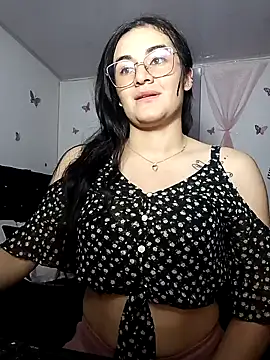 Snapshot of Hanna_Kinsley chatting on 01/11/25, 04:06 Hanna Kinsley online show from 01/11/25, 04:06