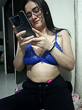 Snapshot of Hanna_Kinsley chatting on 02/05/25, 03:13 Hanna Kinsley online show from 02/05/25, 03:13