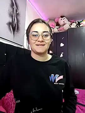 Snapshot of Hanna_Kinsley chatting on 02/18/25, 03:53 Hanna Kinsley online show from 02/18/25, 03:53