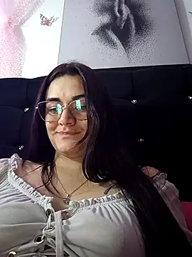 Snapshot of Hanna_Kinsley chatting on 02/20/25, 11:21 Hanna Kinsley online show from 02/20/25, 11:21