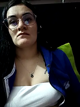 Snapshot of Hanna_Kinsley chatting on 09/20/25, 04:35 Hanna Kinsley online show from 09/20/25, 04:35