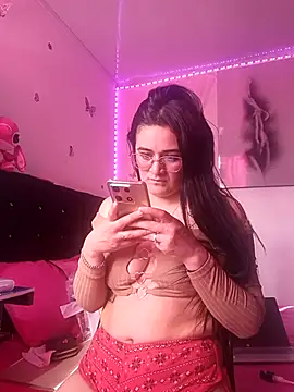 Snapshot of Hanna_Kinsley chatting on 09/23/25, 09:07 Hanna Kinsley online show from 09/23/25, 09:07