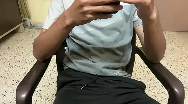 Snapshot of rahul_4u chatting on 02/17/25, 06:26 rahul 4u online show from 02/17/25, 06:26