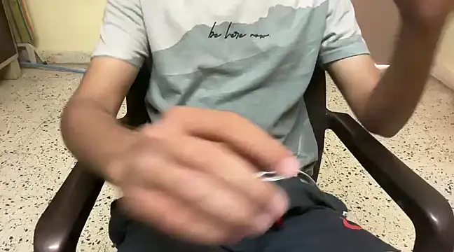 Snapshot of rahul_4u chatting on 02/19/25, 08:12 rahul 4u online show from 02/19/25, 08:12