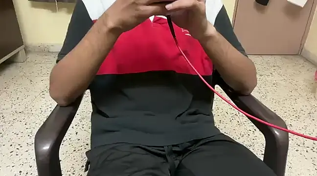 Snapshot of rahul_4u chatting on 03/05/25, 07:17 rahul 4u online show from 03/05/25, 07:17