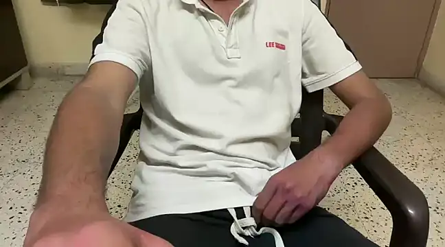 Snapshot of rahul_4u chatting on 03/15/25, 08:32 rahul 4u online show from 03/15/25, 08:32