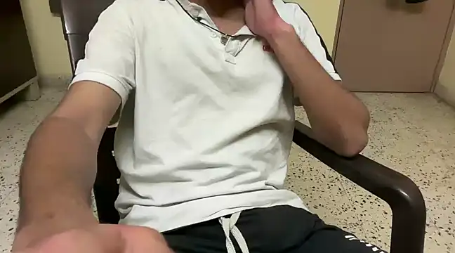 Snapshot of rahul_4u chatting on 03/17/25, 06:00 rahul 4u online show from 03/17/25, 06:00