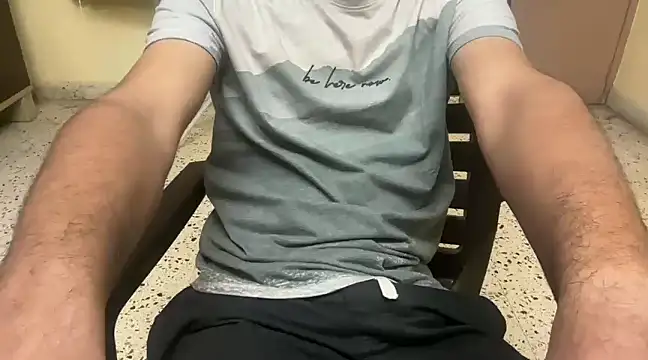 Snapshot of rahul_4u chatting on 03/21/25, 03:57 rahul 4u online show from 03/21/25, 03:57