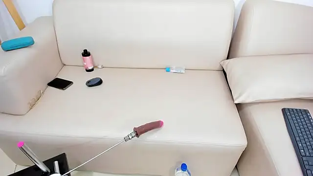 naomiii   online show from 02/01/25, 02:05