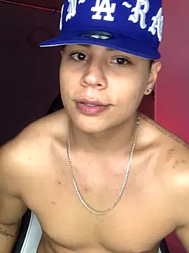 Snapshot of SantiagoReyesFtt chatting on 10/22/25, 05:08 SantiagoReyesFtt online show from 10/22/25, 05:08